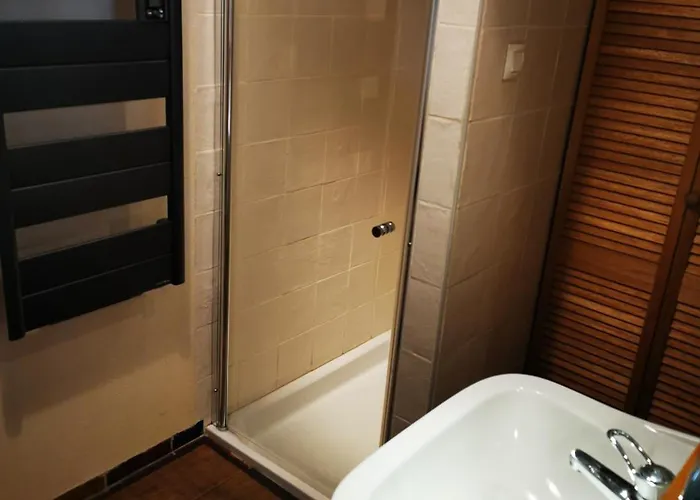 Du Domaine Des Garde-bousset La Cellette (Puy-de-Dome)